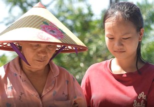 Chuyện cô bé mồ côi cha, mẹ bị tai biến trong "Mái ấm gia đình Việt"