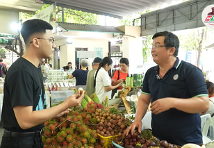 Chợ Xanh Tử Tế: Vì sao 10 năm vẫn đông khách ở Sài Gòn?