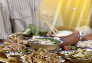 Vũ Thu Phương chiêu đãi "Quán ăn hạnh phúc" mâm cơm quê