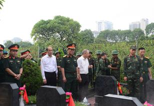 Hà Nội lấy mẫu 469 hài cốt liệt sĩ chưa xác định danh tính tại Nghĩa trang Mai Dịch