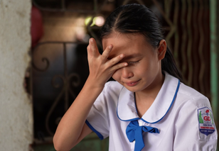 Mái ấm gia đình Việt: Em chăm cha sống thực vật, anh phụ hồ nuôi gia đình
