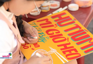 Người chung quanh ta | Tập 45: "Vẽ hạnh phúc" từ những tấm bảng hiệu