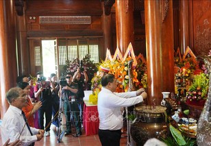 Lễ dâng hương tưởng niệm Chủ tịch Hồ Chí Minh tại Nghệ An