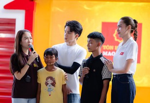 Lê Hoàng Phương về quê cùng Mái ấm gia đình Việt