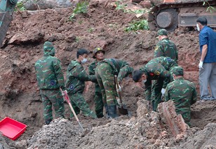 TP. Hồ Chí Minh: Đội K74 vẫn miệt mài tìm kiếm hài cốt liệt sĩ tại công viên Lê Thị Riêng