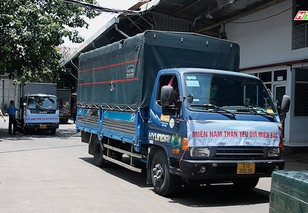 Miễn phí vận chuyển hàng cứu trợ miền Bắc bằng đường hàng không