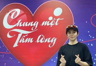 Gil Lê đóng góp cho Quỹ “Chung một tấm lòng”