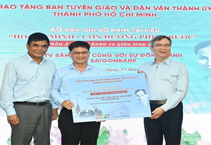 TP.HCM tiếp nhận bản ghi phần 2 bộ phim tài liệu “Hồ Chí Minh - Con đường phía trước”
