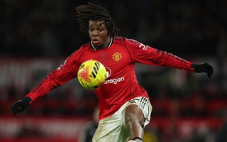 Man United đánh bại Newcastle nhờ bài ném biên