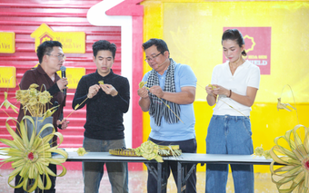 Mâu Thủy giúp cô bé mồ côi trả nợ | Mái ấm gia đình Việt