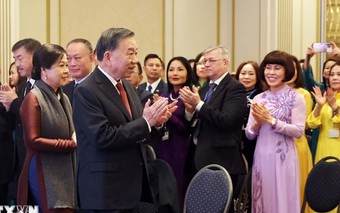 Tổng Bí thư, Chủ tịch nước Tô Lâm và Phu nhân gặp đại diện cộng đồng người Việt Nam tại châu Âu