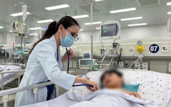Cứu sống bé trai 7 tuổi bị cúm A gây viêm cơ tim tối cấp