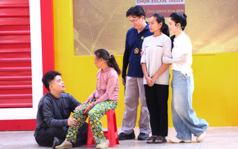 Mái ấm gia đình Việt: Xót xa cô bé sống trọ một mình từ nhỏ