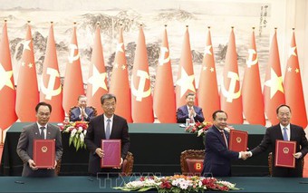 Việt Nam và Trung Quốc ký 32 văn kiện hợp tác