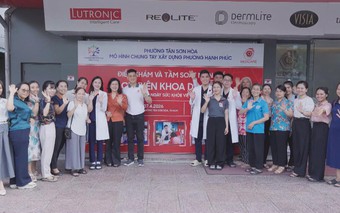 Nữ giáo viên được chăm sóc da liễu miễn phí trong Ngày Sức khỏe toàn dân