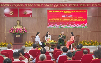 Phường Cầu Kiệu trao Huy hiệu Đảng và biểu dương các điển hình học tập, làm theo Bác