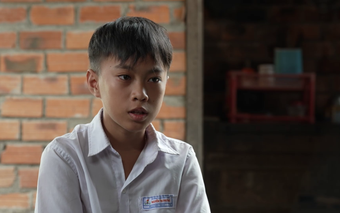 "Mái ấm gia đình Việt" nghẹn ngào trước cậu bé chưa từng biết mặt cha