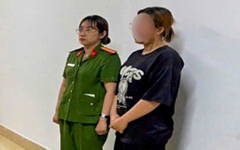 Bắt tạm giam người mẹ đánh con 4 tuổi tử vong