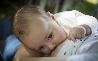 Phát hiện thêm tác dụng thần kì của sữa mẹ