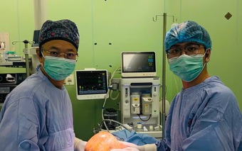 Các bác sĩ phẫu thuật thành công loại bỏ u vú nặng gần 4kg cho một bệnh nhân