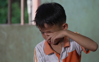 Mái ấm gia đình Việt: Cậu bé sợ mất mẹ sau khi liên tiếp chịu tang cha và anh trai