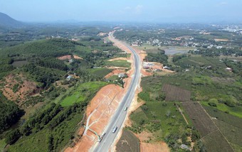 Công bố tình huống khẩn cấp thiên tai trên đường Hồ Chí Minh