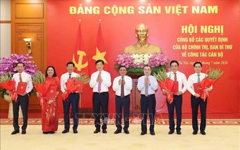 Hội nghị công bố các quyết định của Bộ Chính trị, Ban Bí thư về công tác cán bộ