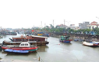 Bão số 4 giật cấp 10, Quảng Ninh và Hải Phòng mưa to