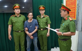 Bắt giữ đối tượng đập tủ kính tiệm vàng, cướp tài sản sau 82 phút tại phường Tân Sơn, TP. Hồ Chí Minh