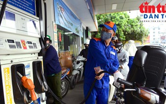 Xăng tăng gần 1.300 đồng/lít từ 3 giờ chiều nay