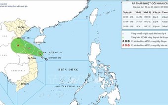 Áp thấp nhiệt đới vẫn giữ hướng di chuyển trên vùng biển Quảng Trị - Đà Nẵng