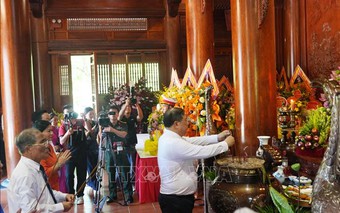 Lễ dâng hương tưởng niệm Chủ tịch Hồ Chí Minh tại Nghệ An