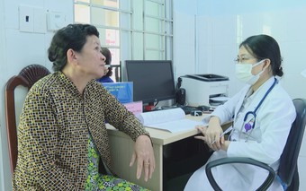 Khám sức khỏe cho các gia đình chính sách, người có công tại xã Đất Đỏ