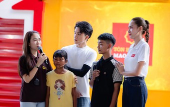 Lê Hoàng Phương về quê cùng Mái ấm gia đình Việt