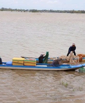 Lũ trên sông Cửu Long đạt đỉnh, nguy cơ ngập lụt vùng trũng thấp vẫn cao