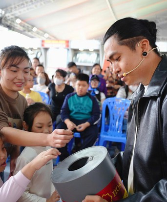 "Mái ấm gia đình Việt" trao hơn 1,5 tỉ đồng trong lần đầu tiên ghi hình tại Thủ đô Hà Nội