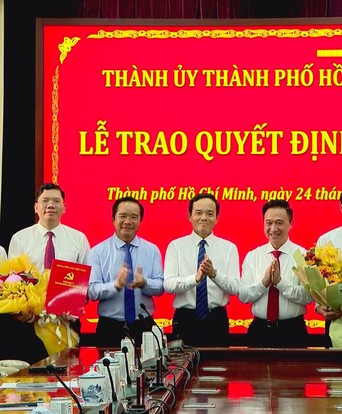 TP. Hồ Chí Minh công bố các quyết định về công tác cán bộ
