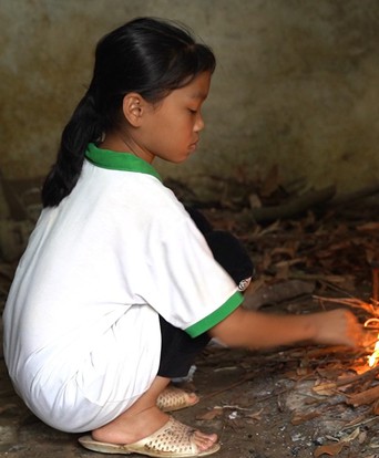 Chúc Ly mất cha từ nhỏ, mẹ bệnh nặng và ước mơ làm bác sĩ - Mái ấm gia đình Việt