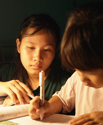 Không dám uống thuốc vì sợ tốn tiền, để lo cho các con