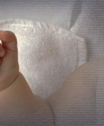 Bé gái 3 tháng tuổi bị người thân xâm hại, phải cấp cứu trong đêm