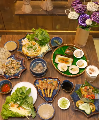 Hỷ Khí Dương Dương cùng Bỏng Ngô Mario thưởng thức món ngon chuẩn vị Huế