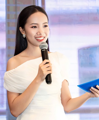 Khánh Linh: Dấn thân để chạm tới đam mê MC truyền hình