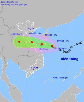 Áp thấp nhiệt đới trên Biển Đông có khả năng mạnh lên thành bão, ảnh hưởng trực tiếp ven biển từ Thanh Hóa đến Huế