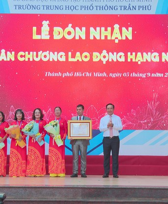 Chủ tịch UBND TP.HCM Nguyễn Văn Được dự lễ khai giảng năm học mới tại Trường THPT Trần Phú