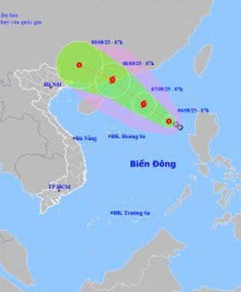 Áp thấp nhiệt đới trên Biển Đông có khả năng mạnh thành bão giật cấp 10