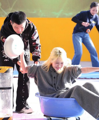 Khán giả Hải Phòng tiếp sức cho "Mái ấm gia đình Việt" giữa giá rét