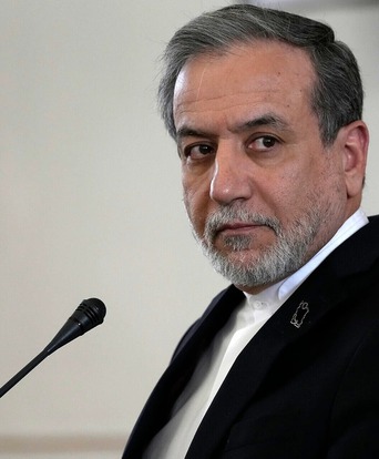 Iran: Sẵn sàng đáp trả nếu Mỹ tấn công, nhưng vẫn mở cửa đàm phán