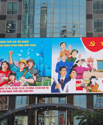 TP. Hồ Chí Minh trang hoàng rực rỡ chào mừng Đại hội XIV của Đảng