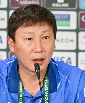 HLV Kim Sang Sik nhận trách nhiệm, xin lỗi vì để thua U23 Trung Quốc