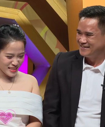 Mối tình bắt đầu từ Facebook và lời cầu hôn sau nhiều năm bên nhau | Vợ chồng son